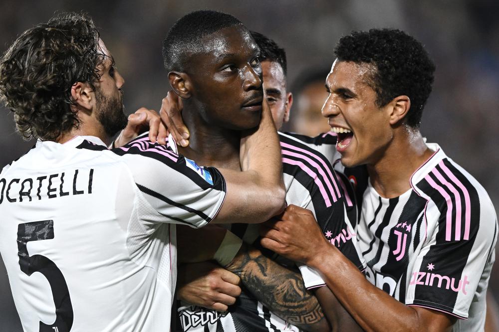 若出战圣保利，诺伊尔将追平伊梅尔并列德甲门将出场榜第2位